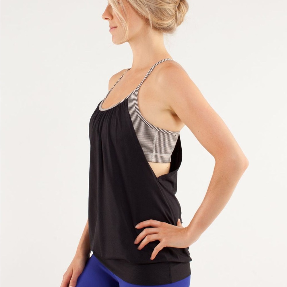 Lululemon top with integrated bra - size 8